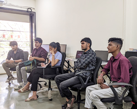 joinus-two-right-img-three